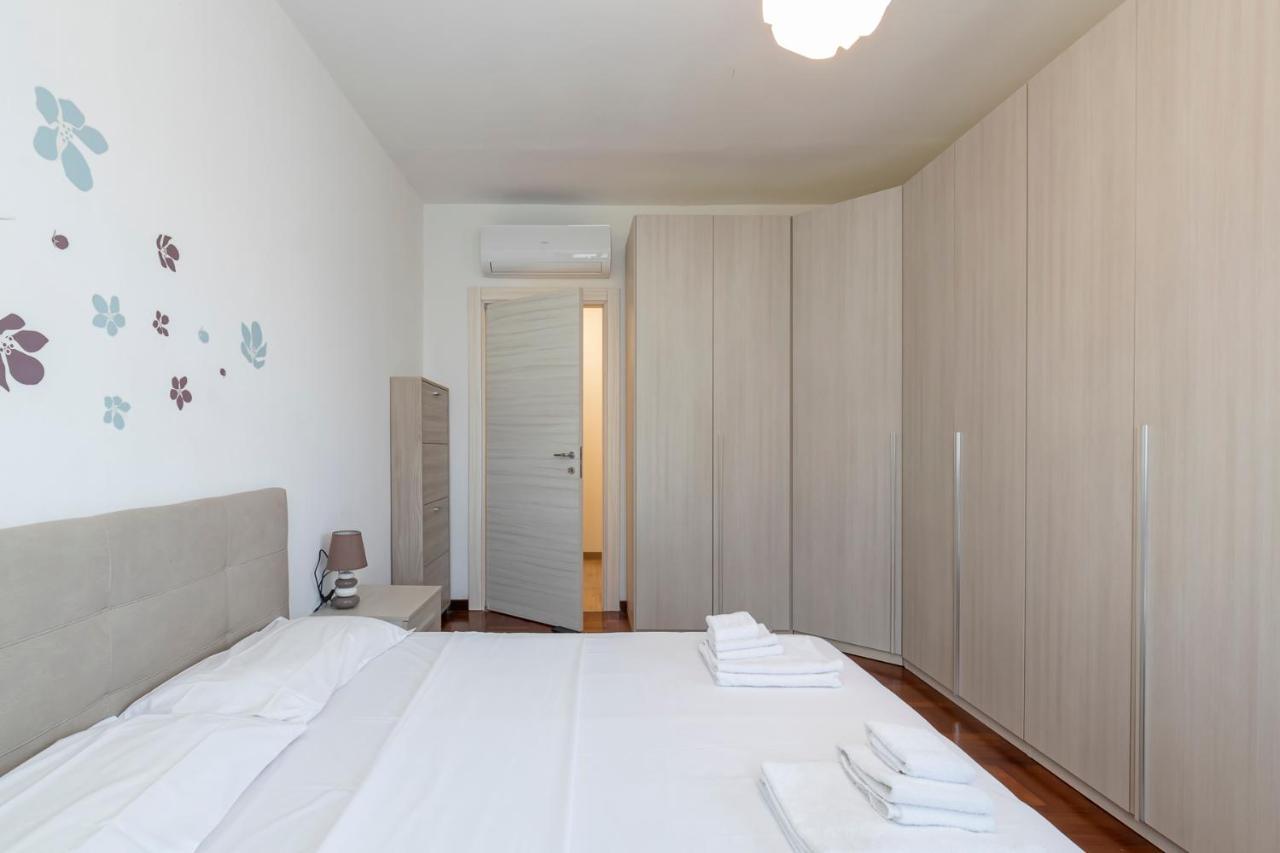 Big Apartment - Alcuino 7 Milaan Buitenkant foto